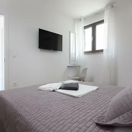 Apartment A&z