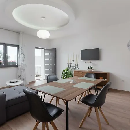 Apartment A&z Makarska