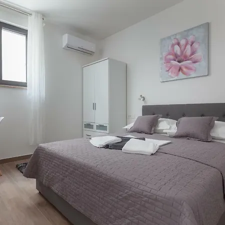 Apartment A&z *